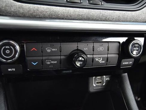 Used 2022 Jeep Compass Latitude w/ Sun and Sound Group image 16