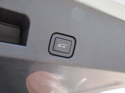 Used 2026 Chevrolet Traverse High Country w/ LPO, Floor Liner Package AWD/4WD image 42