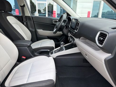 Used 2025 Hyundai Venue SEL FWD image 26