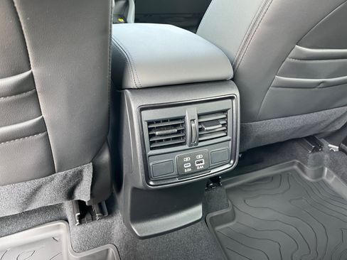 Used 2025 Subaru Forester Limited AWD/4WD image 32