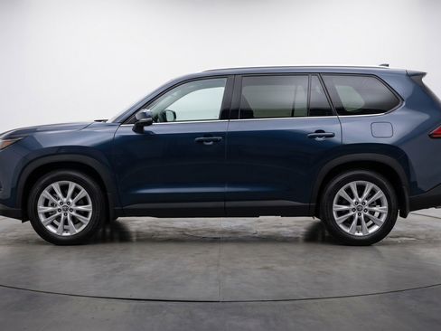 Used 2025 Toyota Grand Highlander FWD image 5