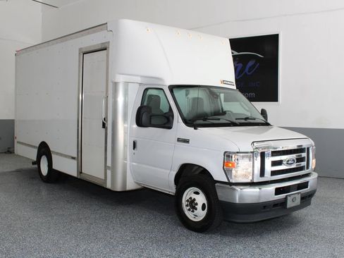 Used 2022 Ford E-450 and Econoline 450 Super Duty RWD image 4