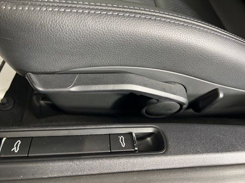 Used 2019 Porsche 718 Cayman RWD image 3