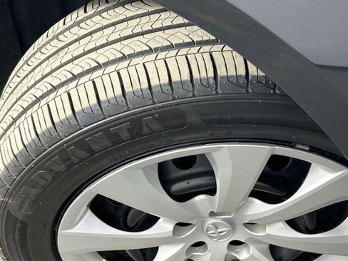 Used 2022 Toyota Corolla LE image 32