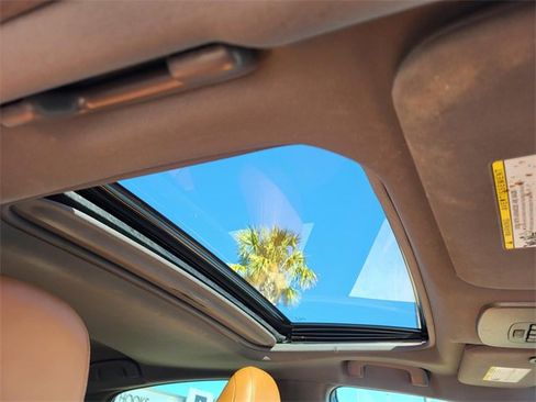 Used 2020 Toyota Avalon Limited image 9