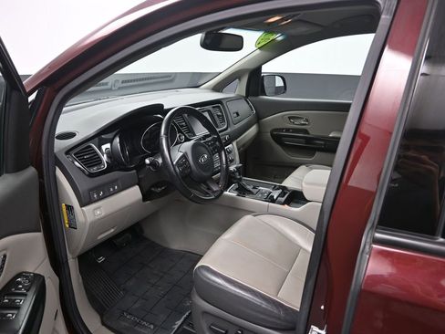 Used 2017 Kia Sedona SX image 28