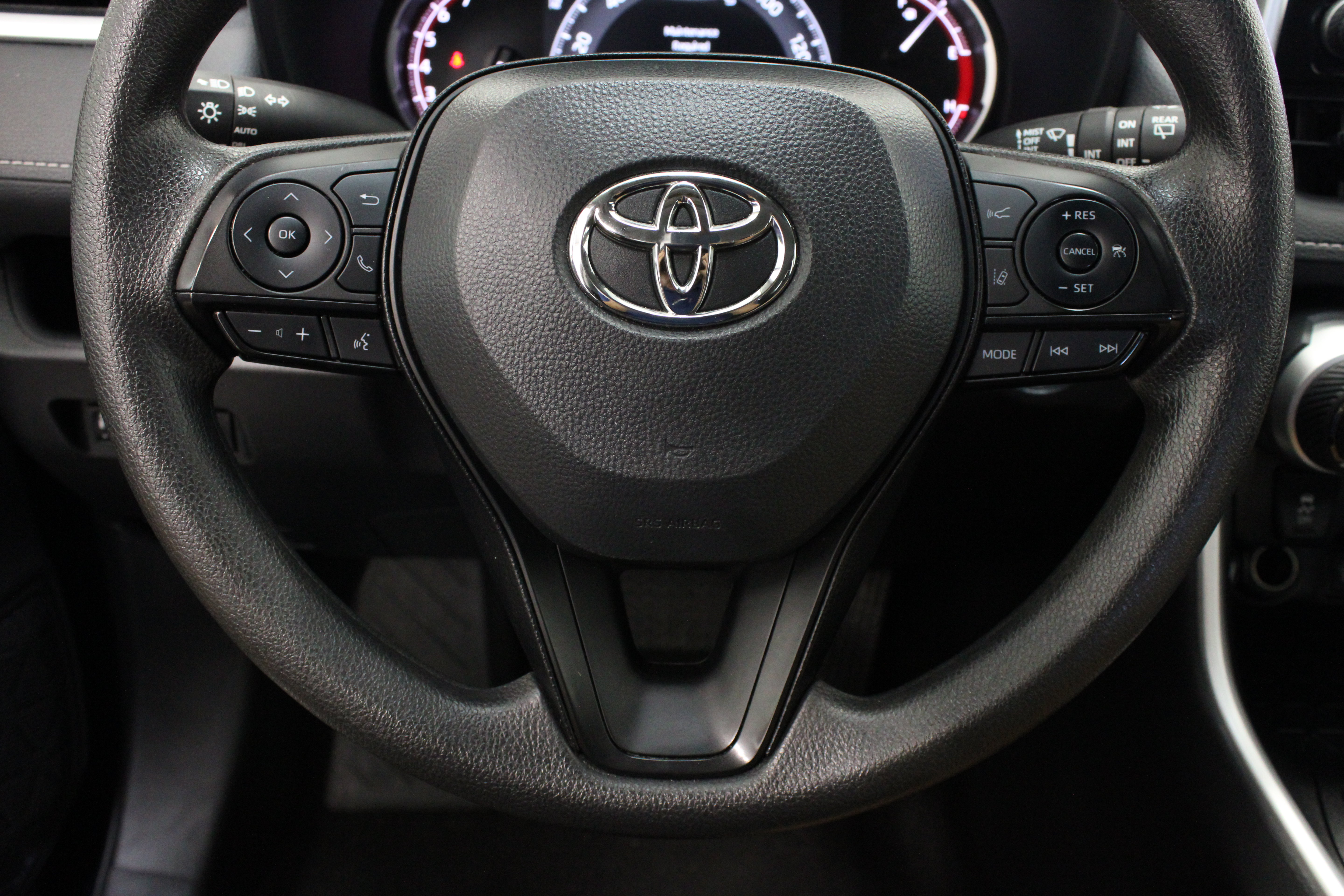 Used 2025 Toyota RAV4 XLE FWD image 24