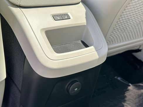 Certified 2025 Volvo XC60 T8 Plus w/ Protection Package Premier image 22