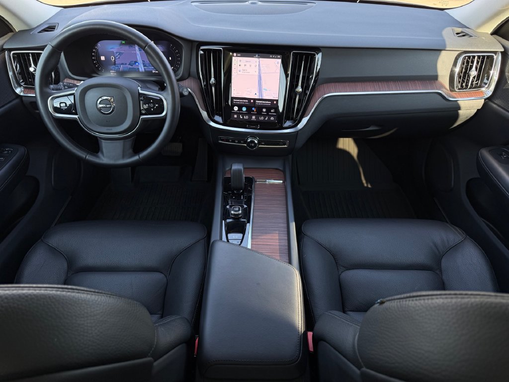 Used 2025 Volvo V60 B5 Cross Country Plus AWD/4WD image 22