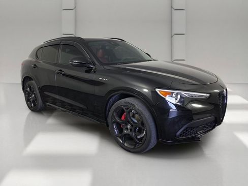 Used 2022 Alfa Romeo Stelvio Veloce AWD/4WD image 2