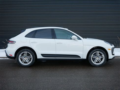 Certified 2025 Porsche Macan image 24