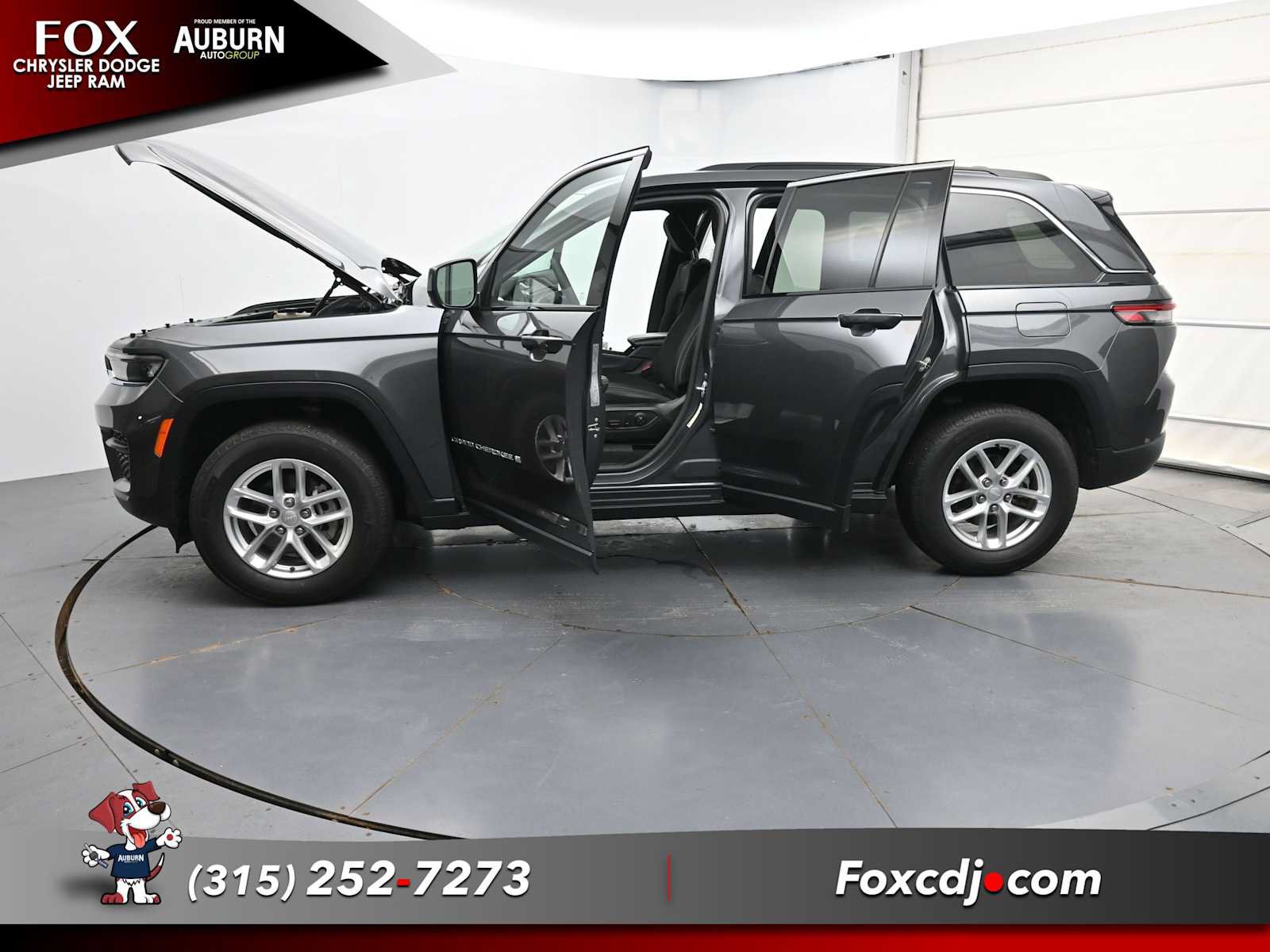 Used 2024 Jeep Grand Cherokee Laredo X w/ Luxury Tech Group I AWD/4WD image 39
