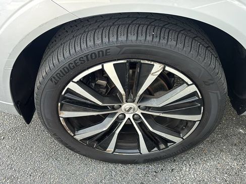Certified 2023 Volvo XC60 B5 Plus w/ Climate Package AWD/4WD image 32