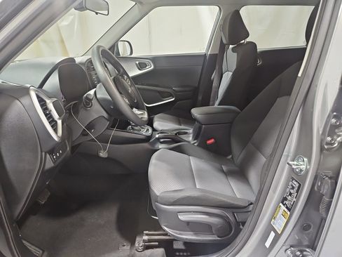 Used 2025 Kia Soul LX w/ LX Technology Package image 6