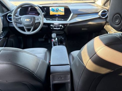 Used 2025 Chevrolet Trax LT image 19