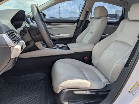 Used 2018 Honda Accord LX image 9