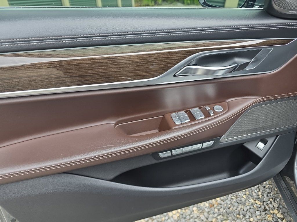Used 2016 BMW 750i xDrive AWD/4WD image 14