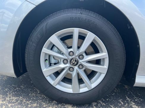 New 2026 Toyota Camry Hybrid FWD image 11