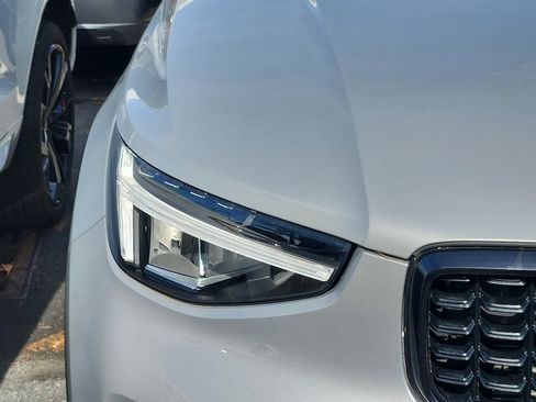 Used 2023 Volvo XC40 B5 Plus w/ Protection Package Premier AWD/4WD image 3
