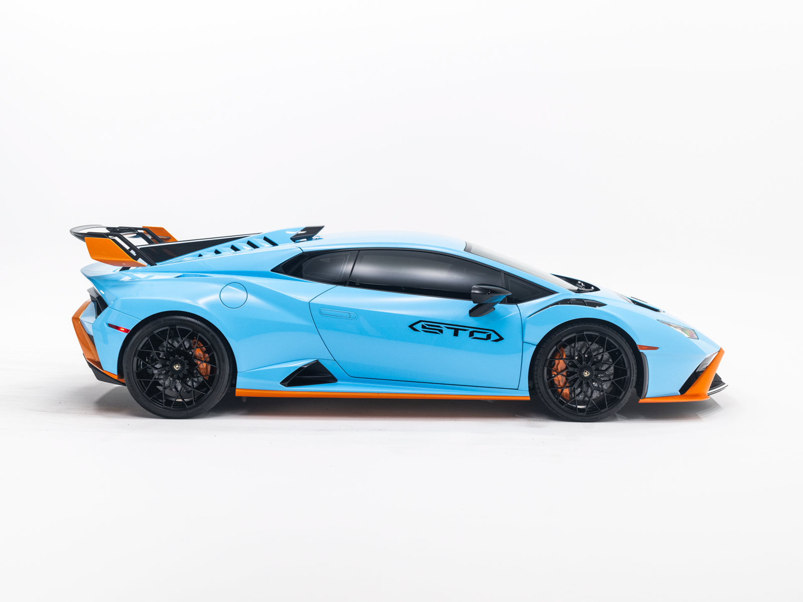 Used 2022 Lamborghini Huracan STO RWD image 7