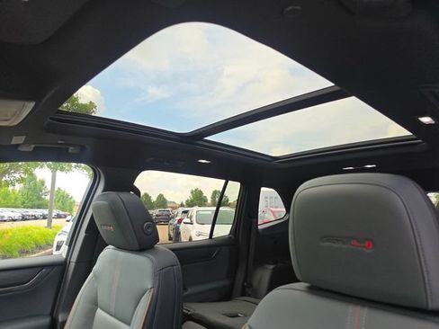 New 2026 GMC Acadia AT4 w/ Luxury Package AWD/4WD image 4