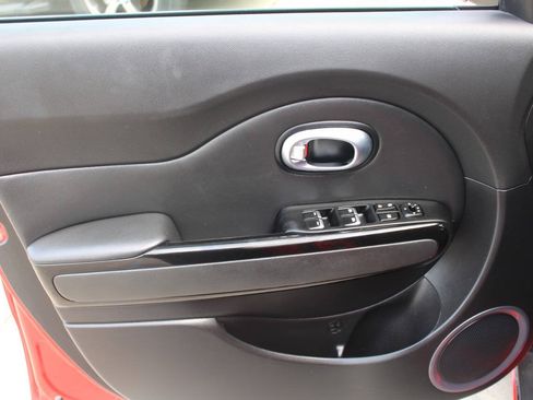 Used 2019 Kia Soul ! FWD image 18