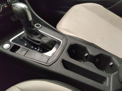 Used 2021 Volkswagen Jetta R-Line w/ R-Line Cold Weather Package FWD image 26