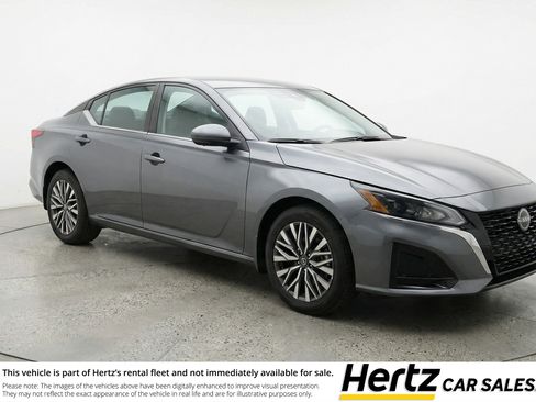 Used 2025 Nissan Altima 2.5 SV FWD image 1
