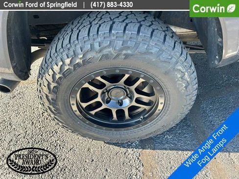 Used 2018 Toyota Tacoma TRD Sport w/ Technology Package AWD/4WD image 11