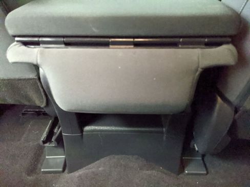 Used 2024 Nissan Titan SV image 18