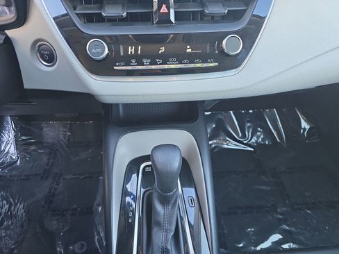 Used 2024 Toyota Corolla LE image 28