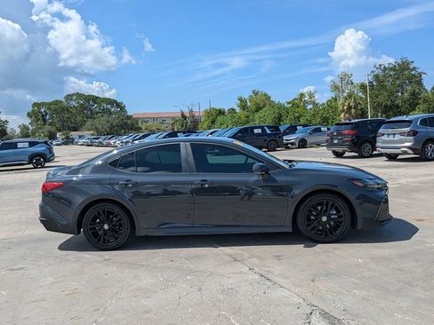 Used 2025 Toyota Camry SE FWD image 9