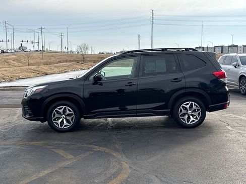 Used 2022 Subaru Forester Premium image 8