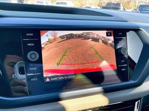 Used 2023 Volkswagen Taos SE w/ Panoramic Sunroof Package image 14