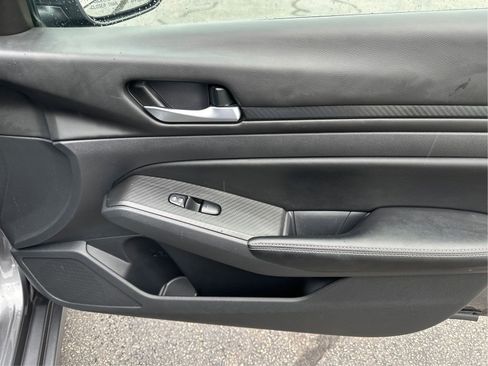Used 2024 Nissan Altima 2.5 SV FWD image 21