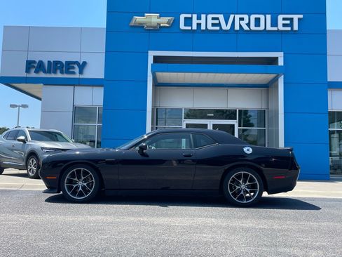 Used 2022 Dodge Challenger GT RWD image 2