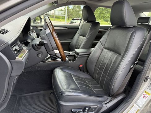 Used 2017 Lexus ES 300h FWD image 12