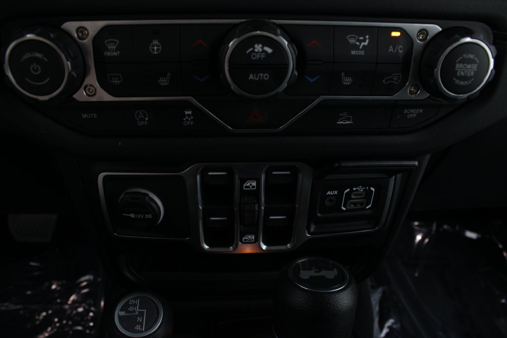 Used 2026 Jeep Wrangler Unlimited Sahara AWD/4WD image 13