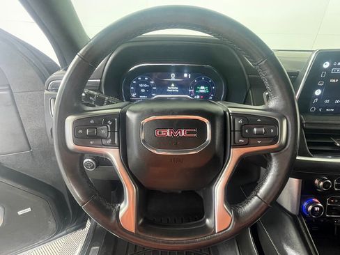 Used 2022 GMC Yukon XL SLT w/ SLT Premium Package image 16
