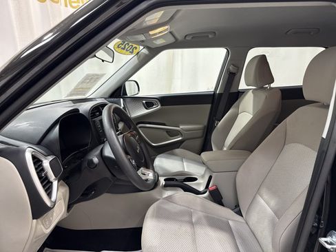 Certified 2025 Kia Soul LX w/ LX Technology Package FWD image 12