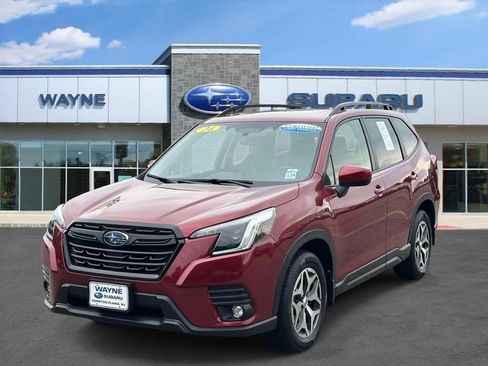 Certified 2024 Subaru Forester Premium AWD/4WD image 2