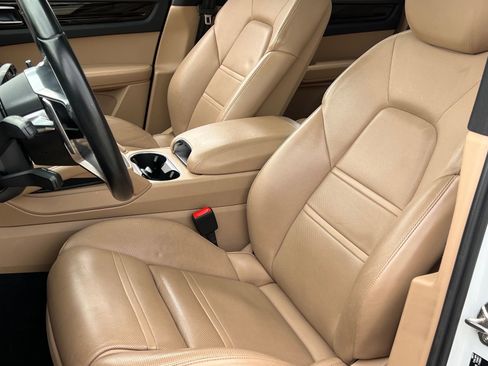 Certified 2020 Porsche Cayenne image 5