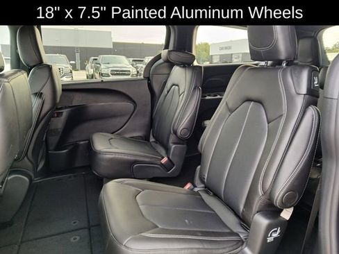 New 2026 Chrysler Pacifica Select image 13