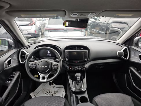 Used 2025 Kia Soul LX w/ LX Technology Package image 14