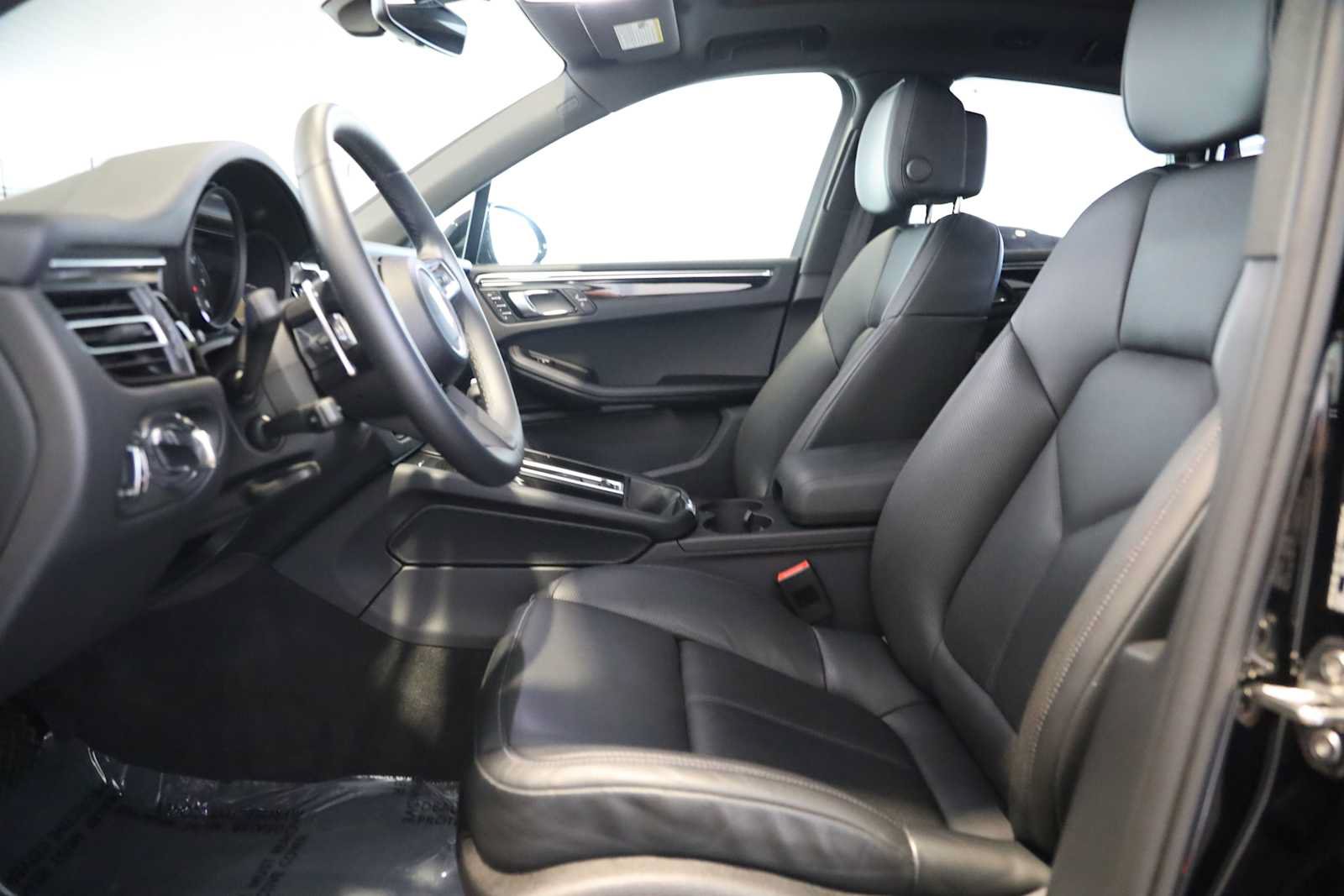 Used 2025 Porsche Macan AWD/4WD image 23