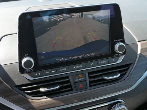 Used 2024 Nissan Altima 2.5 SV FWD image 17