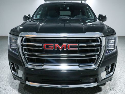 Used 2023 GMC Yukon SLT w/ SLT Premium Package AWD/4WD image 4