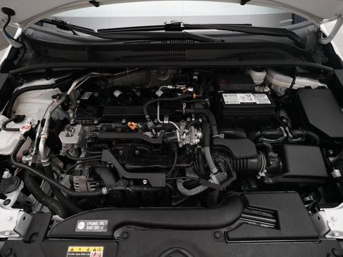 Used 2023 Toyota Corolla SE FWD image 3