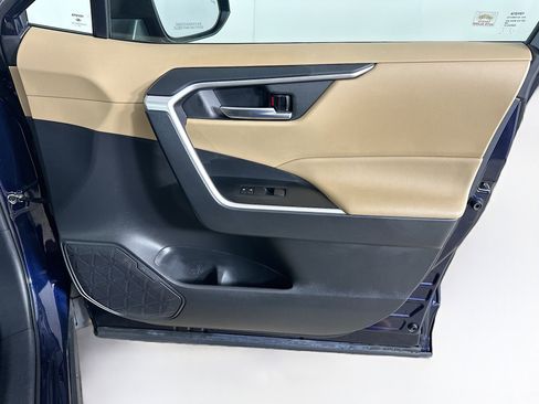 Used 2021 Toyota RAV4 XLE w/ Convenience Package image 32