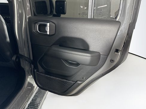 Used 2022 Jeep Wrangler Unlimited Sahara AWD/4WD image 28